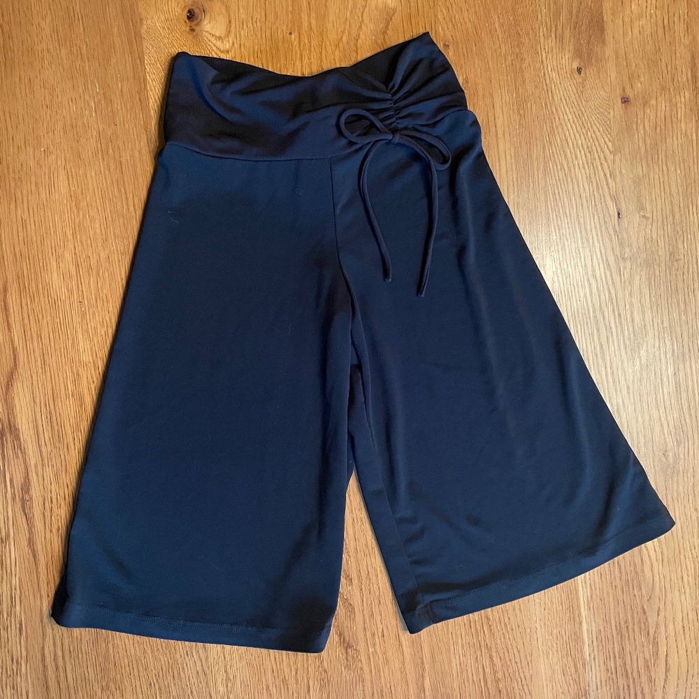 Girls  Black Amy's Closet Culottes Size 5.